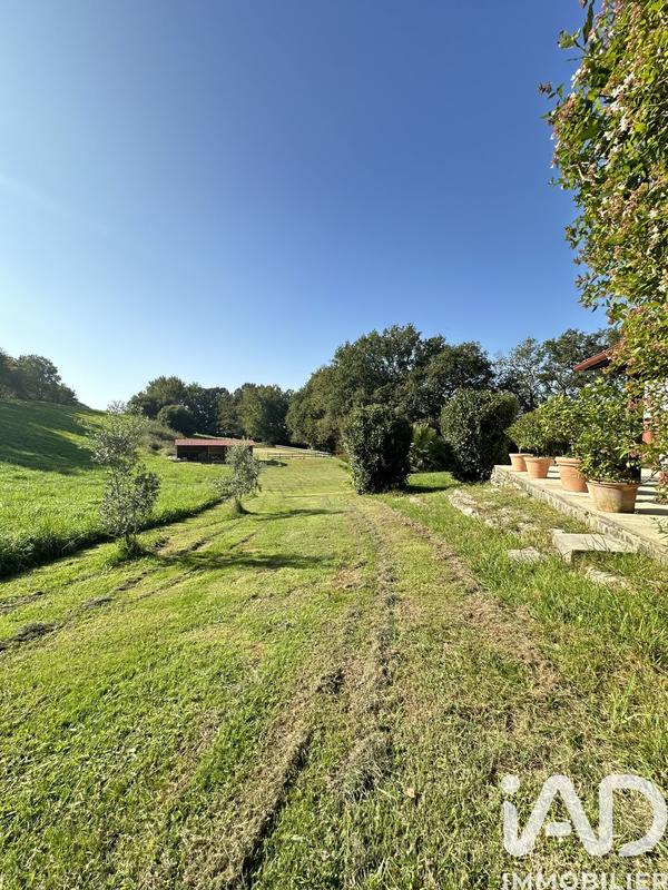 Maison - 221 m² - 8 pièces