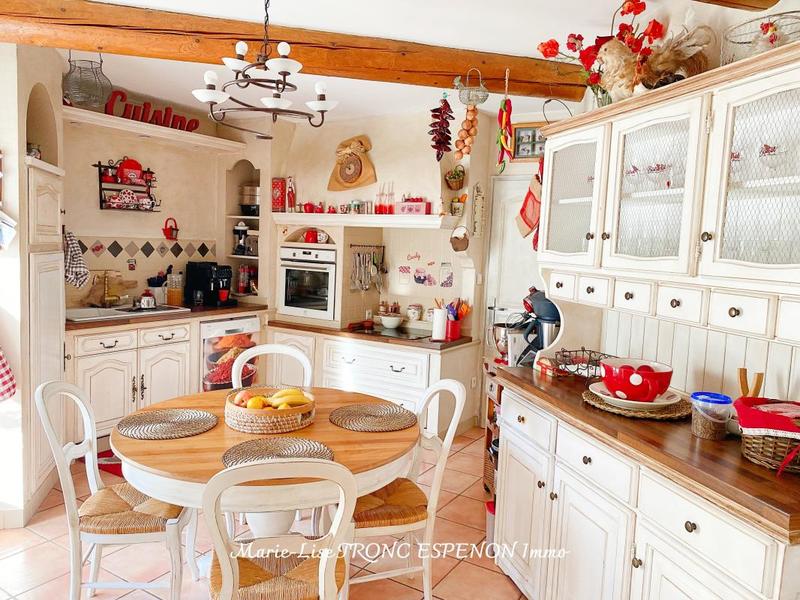 Maison - 210 m² - 8 pièces