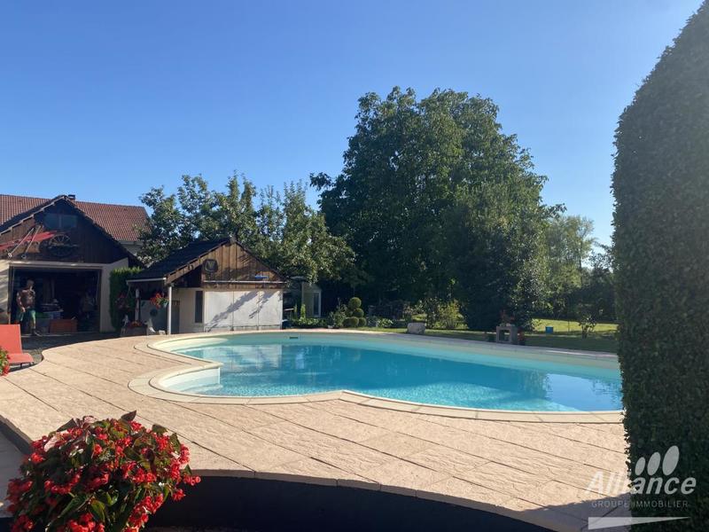 Propriété - 205 m² - 10 pièces