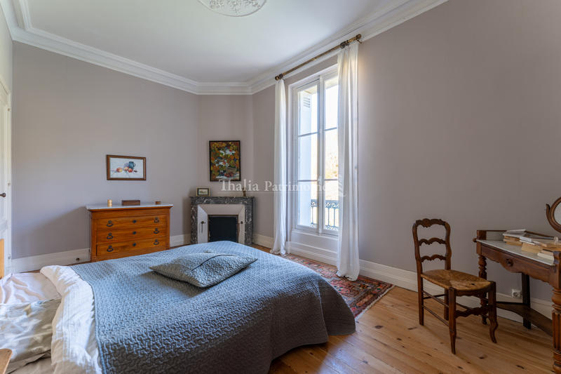 Propriété - 250 m² - 8 pièces