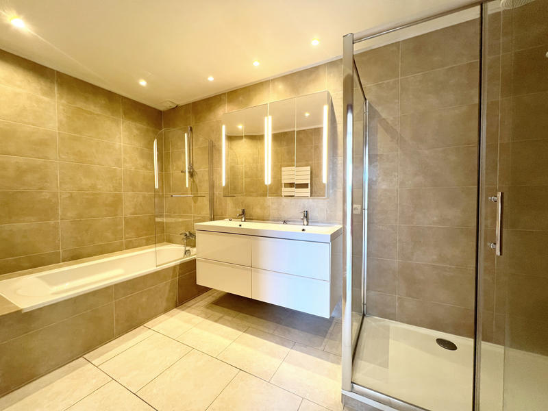 Maison - 210 m² - 8 pièces