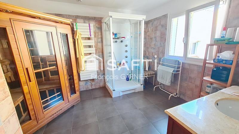 Maison - 194 m² - 6 pièces