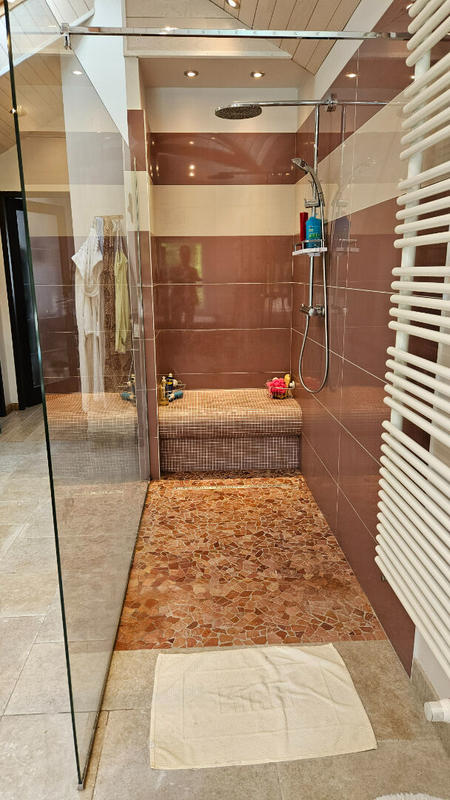 Maison - 230 m² - 8 pièces