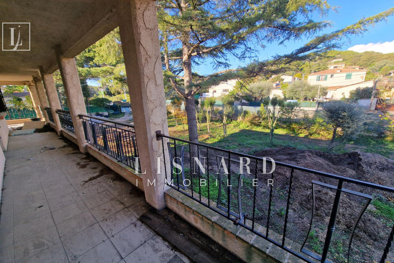 Villa - 243 m² - 5 pièces