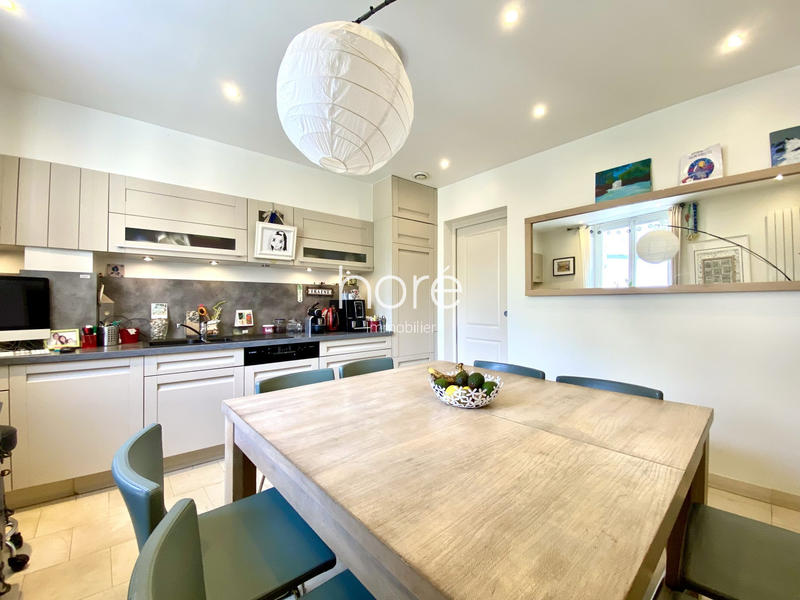 Maison - 200 m² - 8 pièces