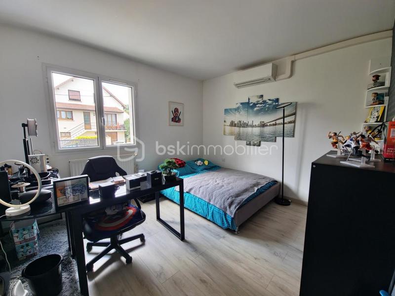 Maison - 220 m² - 7 pièces