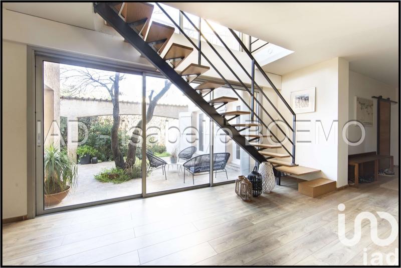 Maison - 216 m² - 9 pièces