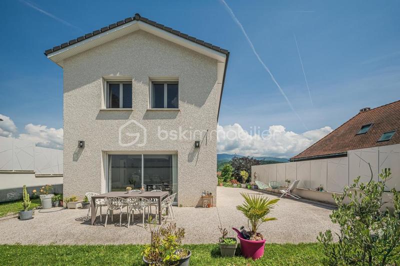 Maison - 102 m² - 4 pièces