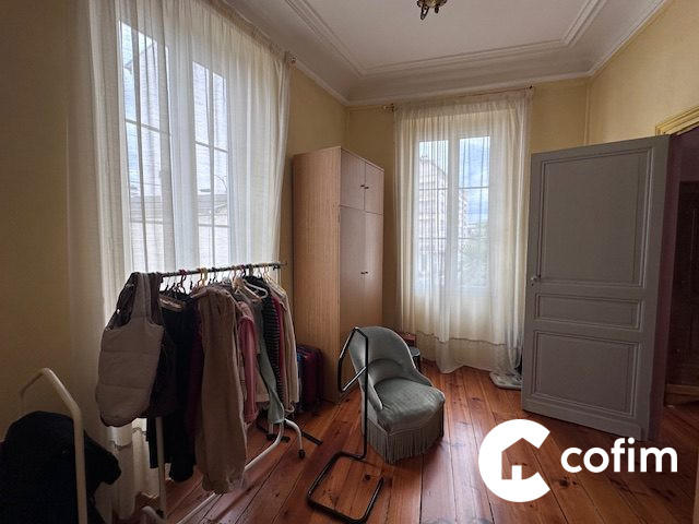 Maison - 287 m² - 10 pièces