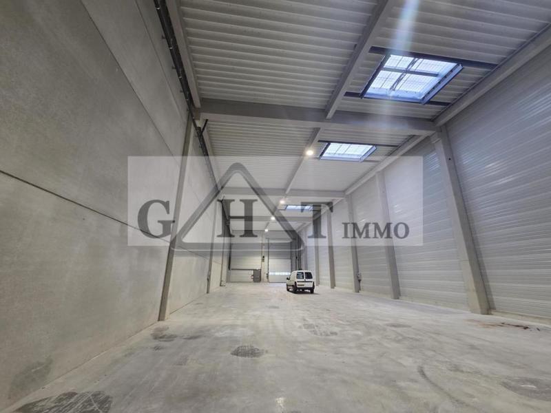 Entrepôt - 1 540 m²
