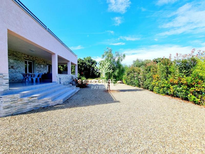 Villa - 215 m² - 9 pièces