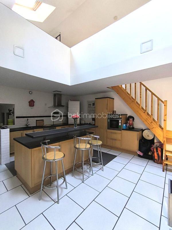 Loft - 245 m² - 5 pièces