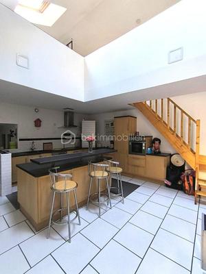 Loft - 245 m² - 5 pièces