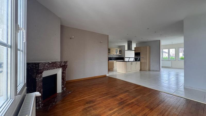 Maison - 220 m² - 9 pièces