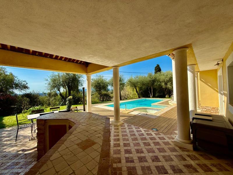 Villa - 200 m² - 5 pièces