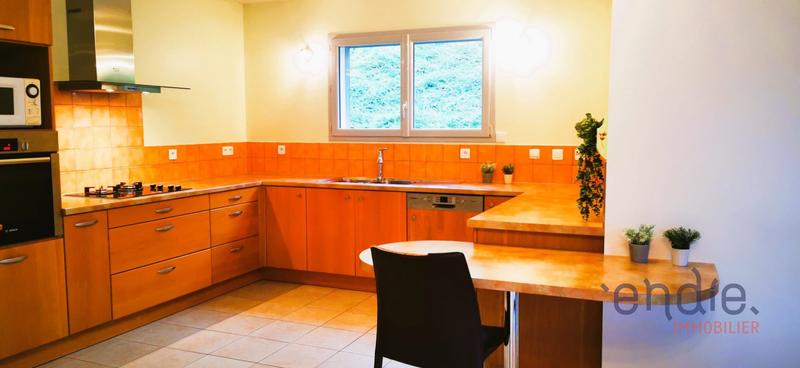 Maison - 99 m² - 5 pièces