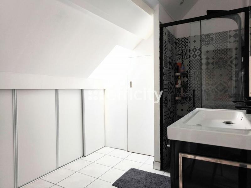 Maison - 215 m² - 6 pièces