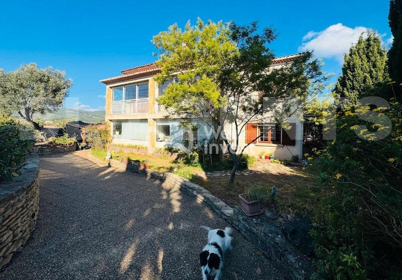 Maison - 235 m² - 8 pièces