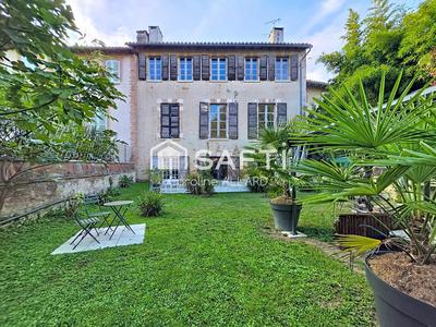 Maison - 332 m² - 15 pièces