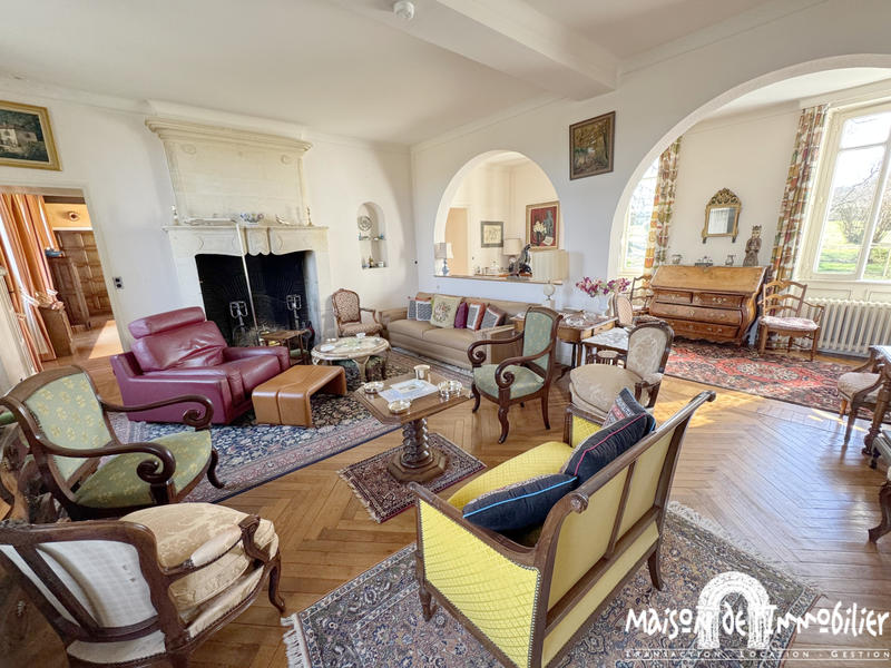 Maison - 527 m² - 12 pièces