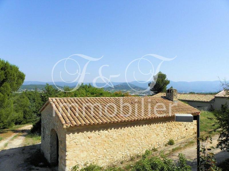 Propriété - 3 000 m²