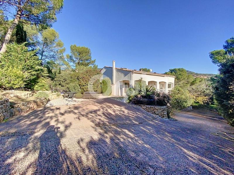 Maison - 265 m² - 8 pièces