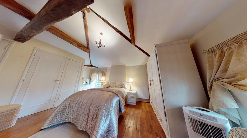 Maison traditionnelle - 285 m² - 13 pièces