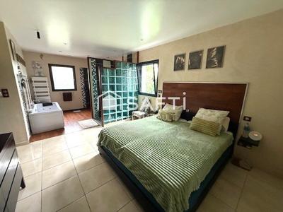 Maison - 365 m² - 10 pièces