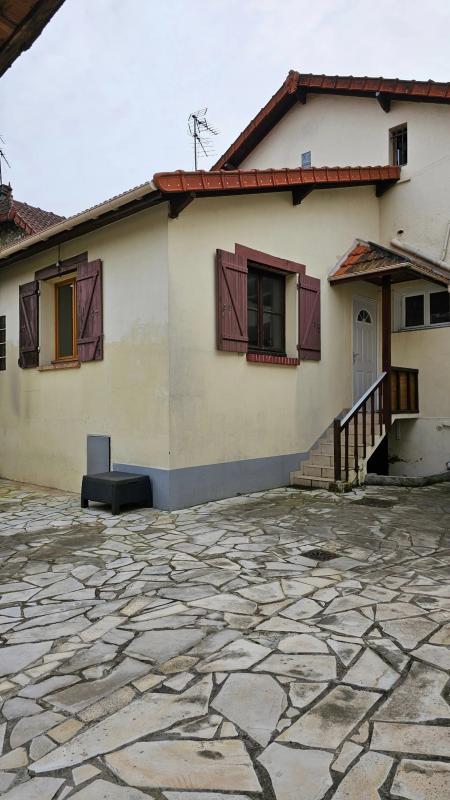 Maison - 260 m² - 13 pièces