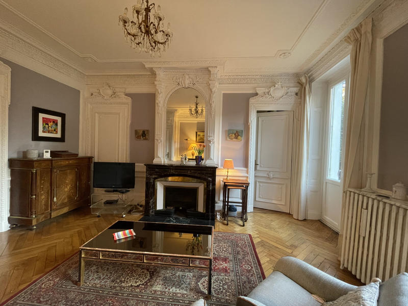 Propriété - 240 m² - 11 pièces