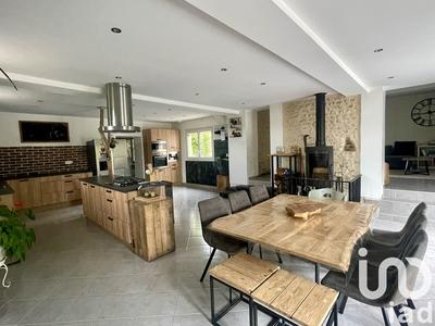 Maison - 209 m² - 8 pièces