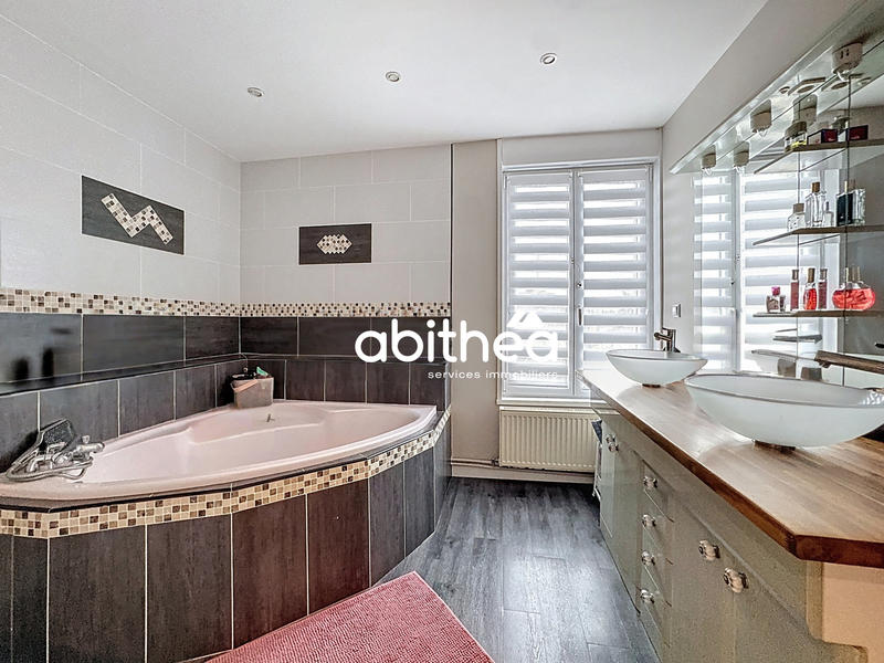 Maison - 198 m² - 8 pièces