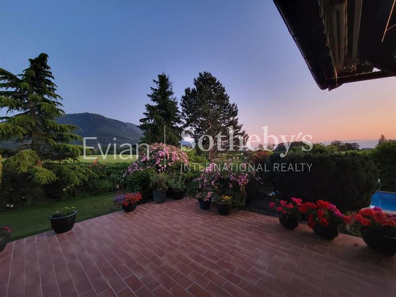 Maison - 256 m² - 10 pièces