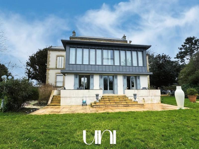 Maison - 200 m² - 8 pièces