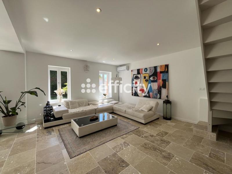 Maison - 180 m² - 7 pièces