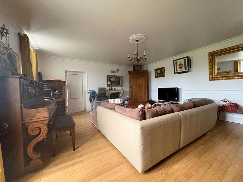 Maison - 219 m² - 8 pièces