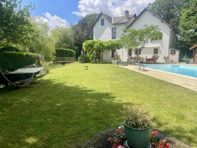 Demeure - 200 m² - 7 pièces