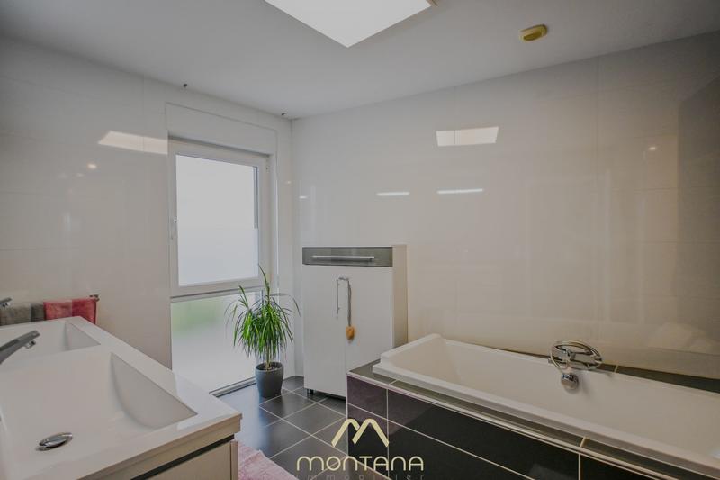 Maison - 197 m² - 7 pièces