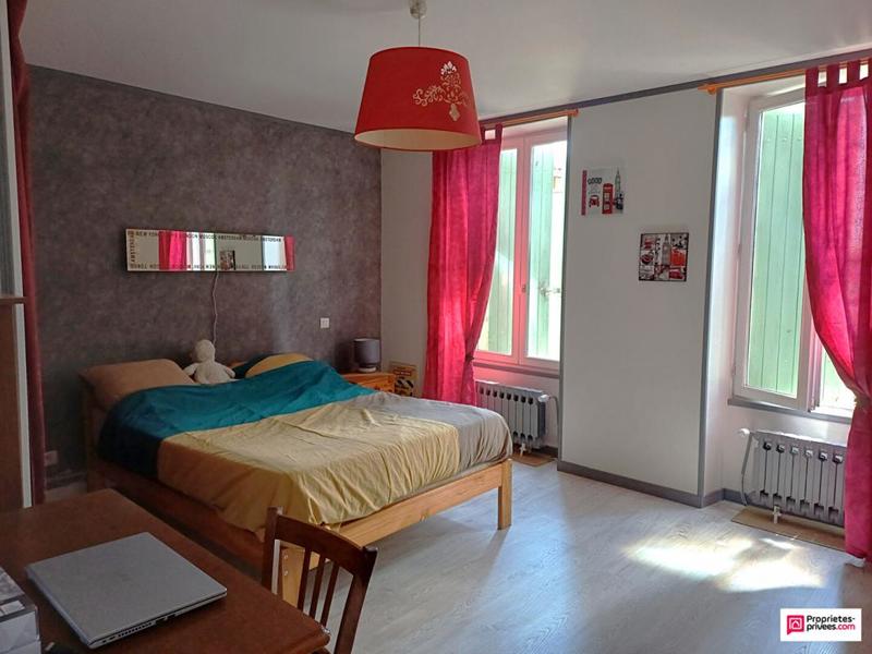 Maison - 210 m² - 6 pièces