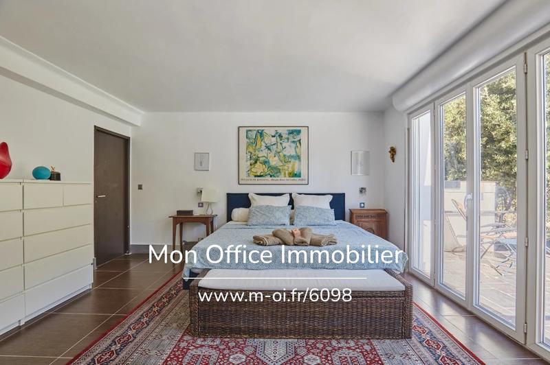 Villa - 240 m² - 6 pièces