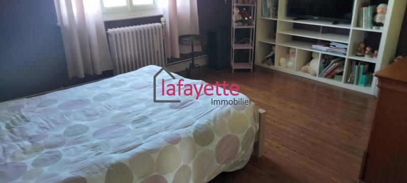 Maison traditionnelle - 250 m² - 10 pièces