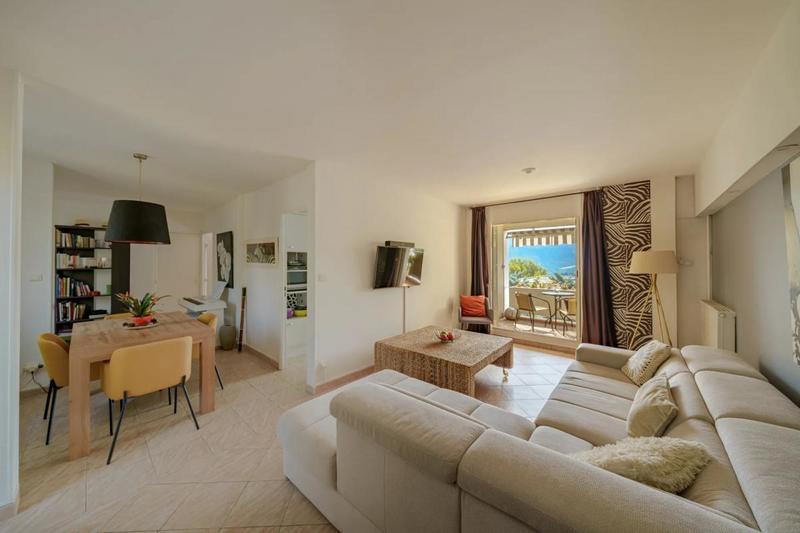 Appartement - 93 m² - 5 pièces