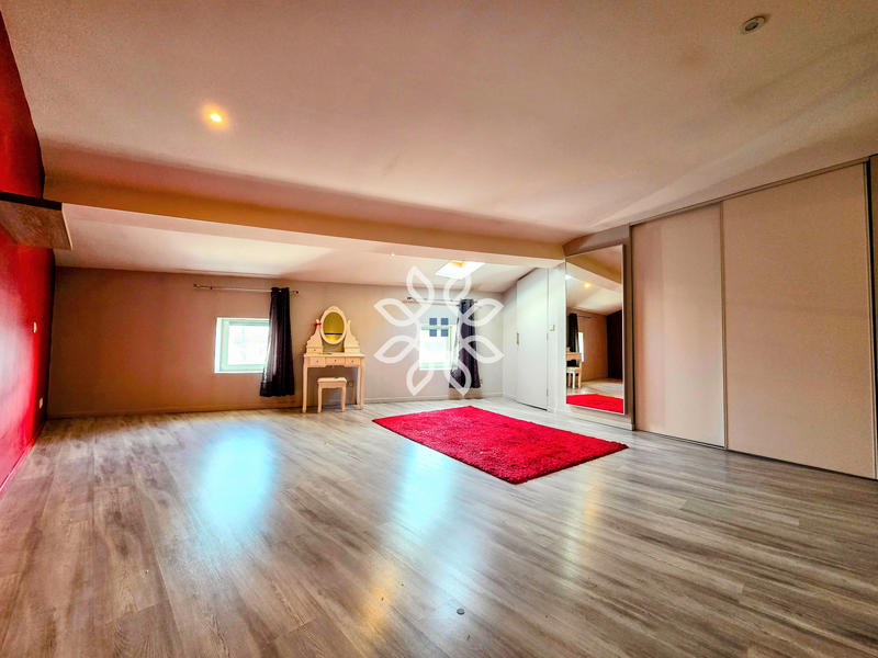 Maison - 135 m² - 2 pièces