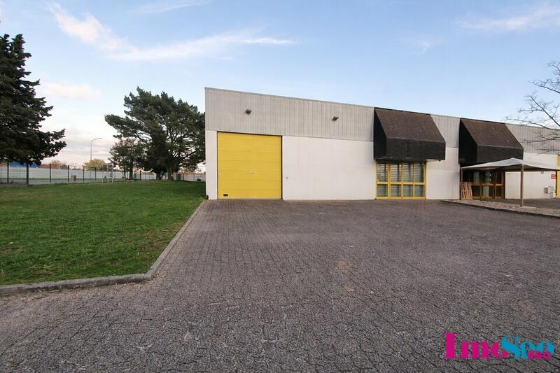 Local d'activité / Entrepôt - 365 m²