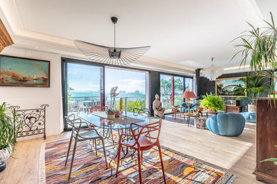 Maison - 207 m² - 8 pièces