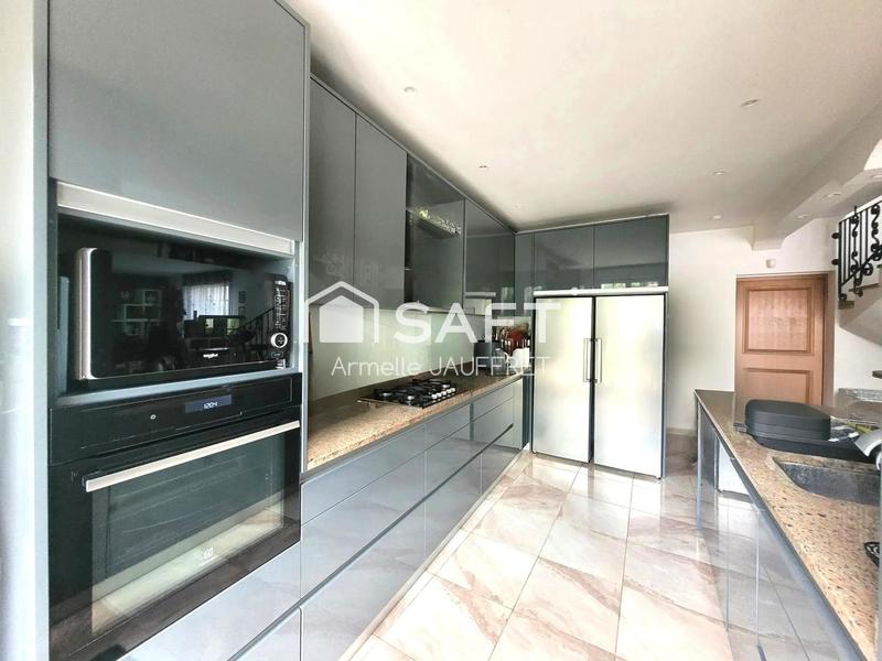 Maison - 158 m² - 6 pièces