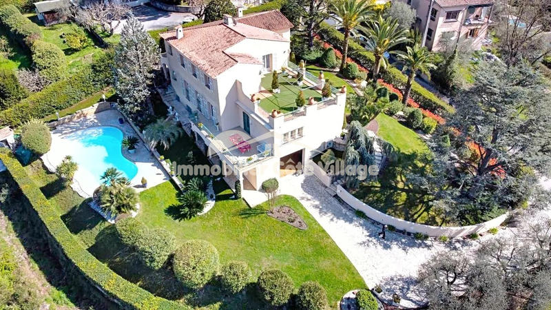 Villa - 276 m² - 8 pièces