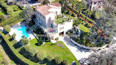 Villa - 276 m² - 8 pièces