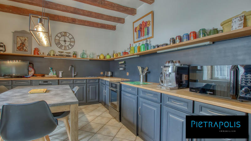 Maison - 261 m² - 8 pièces