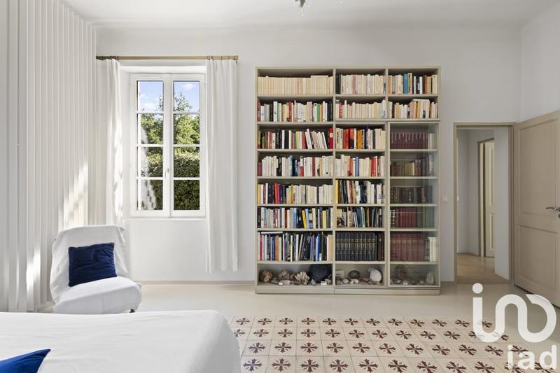 Maison - 220 m² - 5 pièces